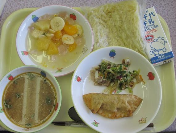 なつかしの ソフトめん かと思ったら 今日の給食