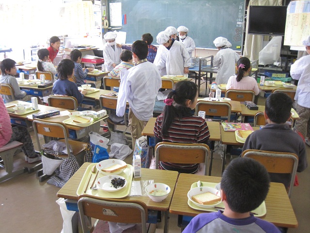 クリームシチューとクリーム煮の違いは 今日の給食